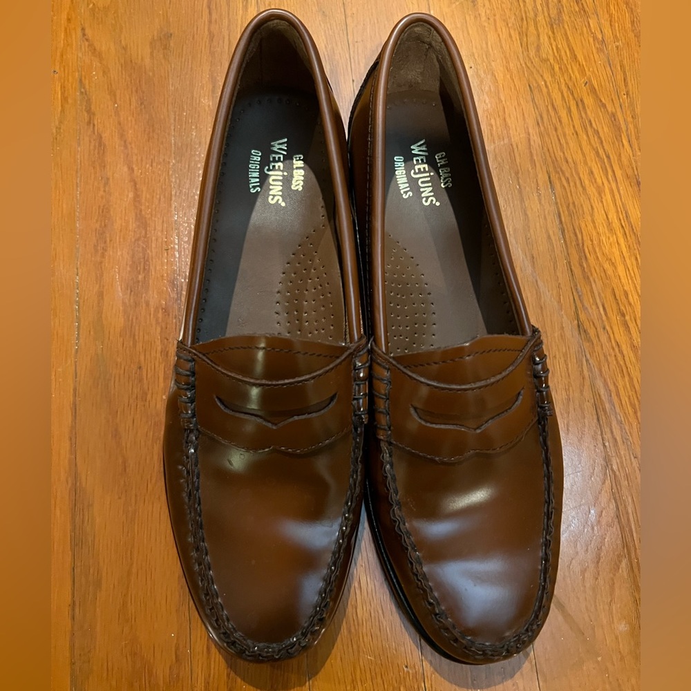 G.H. Bass Weejuns Women’s Whitney Leather Loafer, size 9. Look brand new.